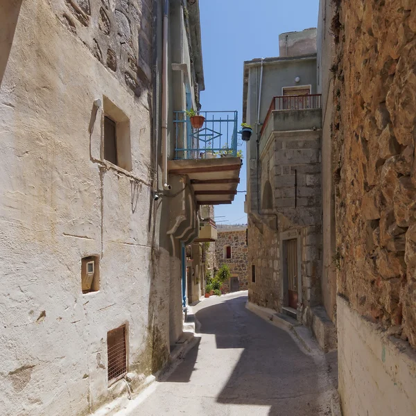 Picturesque alley in a mediterranean island — Stock Photo, Image