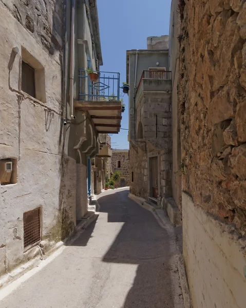 Malerische Gasse auf einer Mittelmeerinsel — Stockfoto