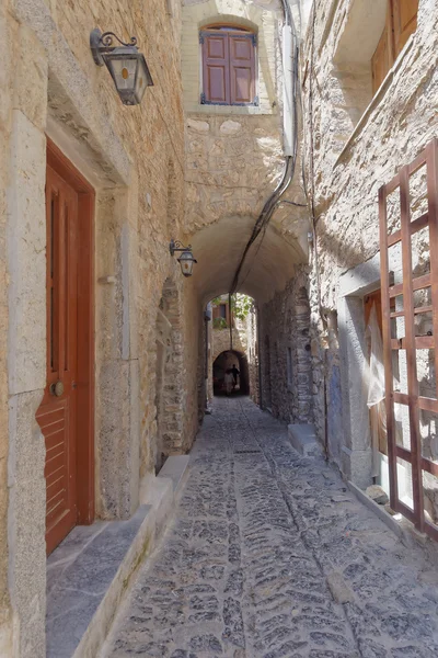 Picturesque alley in a mediterranean island — Stock Photo, Image