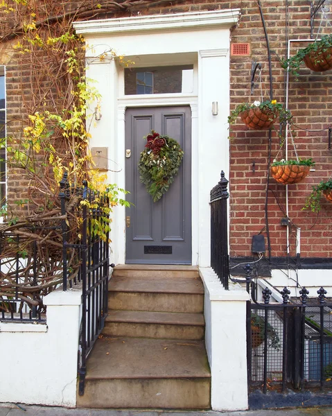 Entrada de la casa, Navidad decorada —  Fotos de Stock