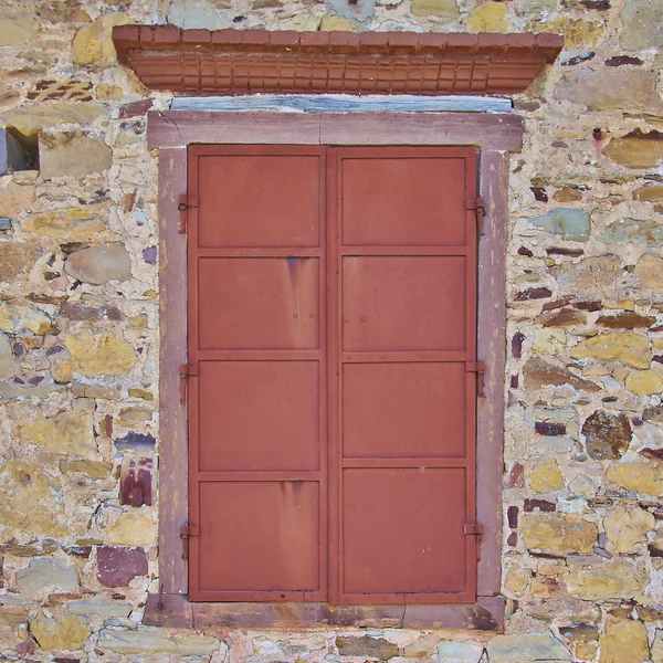 Rode venster, huis detail — Stockfoto