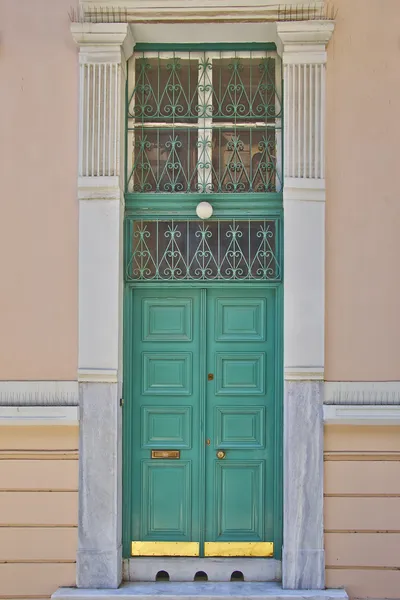 Élégante maison grande porte — Photo