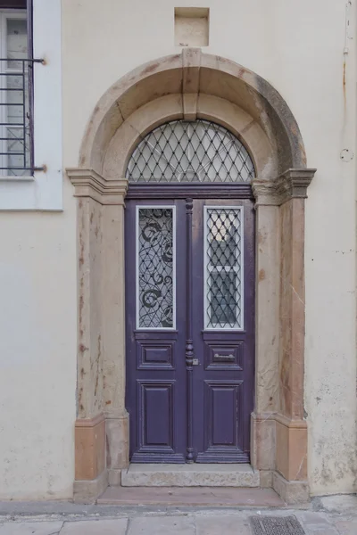 Kentsel evin girişinde, Yunanistan — Stok fotoğraf