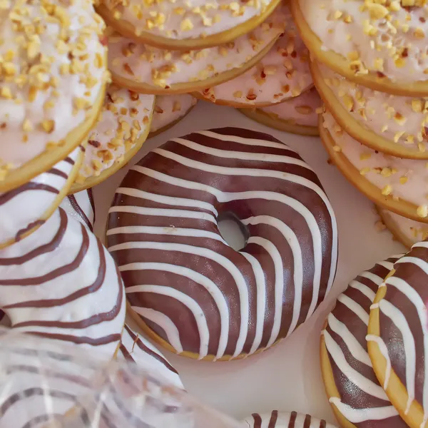 Chocolate coberto donut closeup — Fotografia de Stock