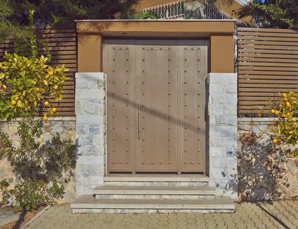 Contemporary house entrance — Stock Photo, Image