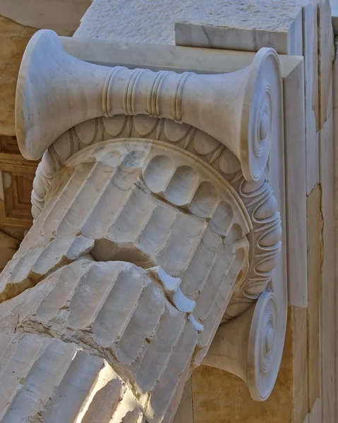 Colonna greca antica dettaglio capitale — Foto Stock