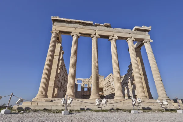 Extreme perspective of erechtheion temple, Acropolis of Athens, Greece — Stock Photo, Image
