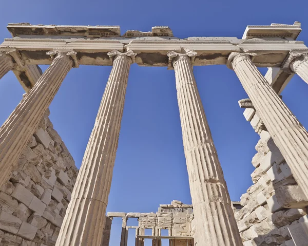 Ασυνήθιστη θέα του αρχαίου ελληνικού κτηρίου, Ακρόπολη Αθηνών — Φωτογραφία Αρχείου