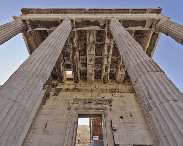 प्राचीन ग्रीक भवन का असामान्य दृश्य, एथेंस एक्रोपोलिस — स्टॉक फ़ोटो, इमेज