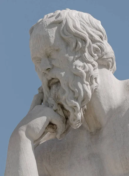 Sokrates Der Antike Griechische Philosoph Marmorporträt Isoliert Auf Blauem Himmel — Stockfoto