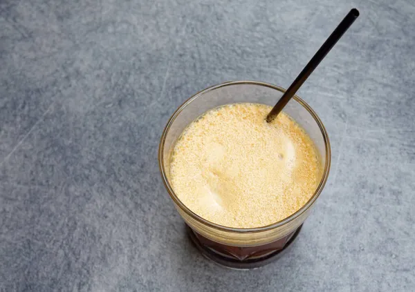 Vidrio Café Espresso Helado Estilo Griego Sobre Fondo Granito Gris — Foto de Stock