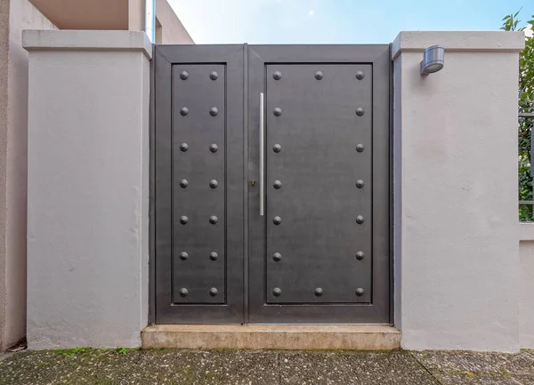 Modern House External Entrance Dark Grey Metallic Door Athens Greece — Fotografia de Stock