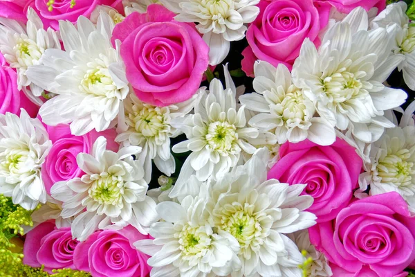 Violette Rosen Und Weiße Chrysanthemen Von Oben Nahaufnahme Gefiltertes Bild — Stockfoto