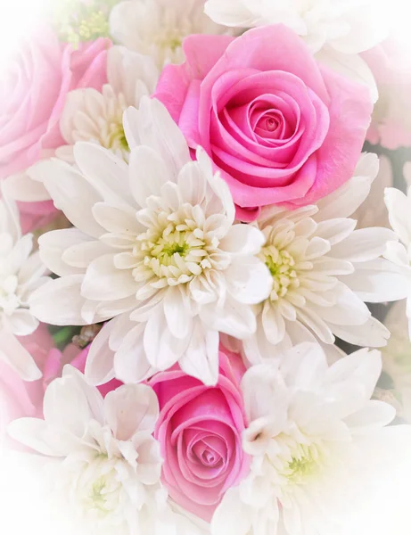 Helle Violette Rosen Und Weiße Chrysanthemen Blumen Blumenstrauß Draufsicht Gefiltertes — Stockfoto