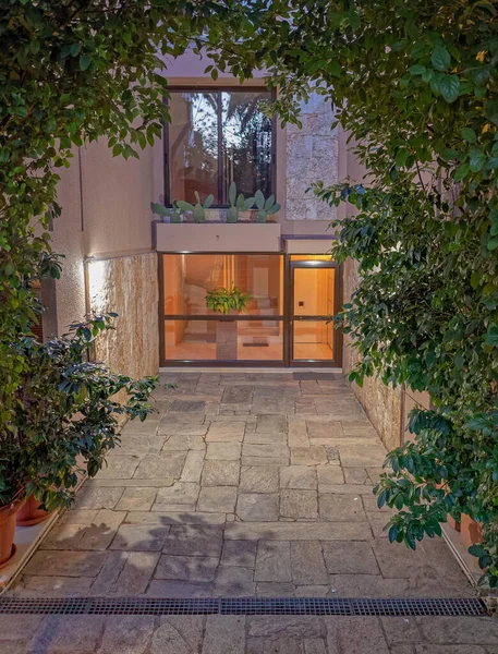 Elegáns Apartman Épület Bejárat Éjszakai Kilátás Athén Görögország — Stock Fotó