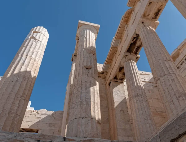 Athene Griekenland Prpylaea Zuilen Van Ingang Van Akropolis Extreem Perspectief — Stockfoto
