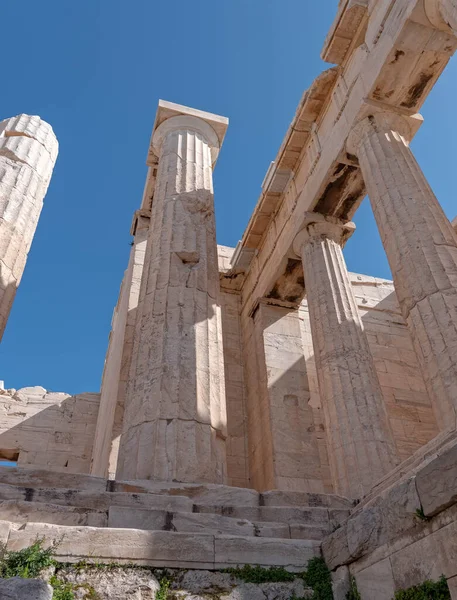 Athene Griekenland Prpylaea Zuilen Van Ingang Van Akropolis Extreem Perspectief — Stockfoto