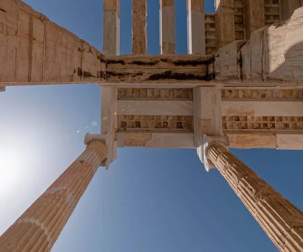 Линзы Вспышки Экстремальной Перспективе Propylea Вход Афинского Акрополя Греция — стоковое фото
