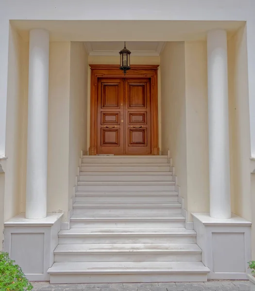 Elegant House Portico Stairs Natural Wooden Door — Zdjęcie stockowe