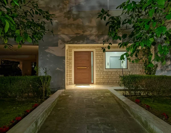 Pathway Apartment Building Main Entrance Wooden Door Window Night View — Stock Photo, Image