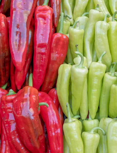 Half Green Half Red Natural Pattern Background Organic Horn Peppers — Stock Photo, Image