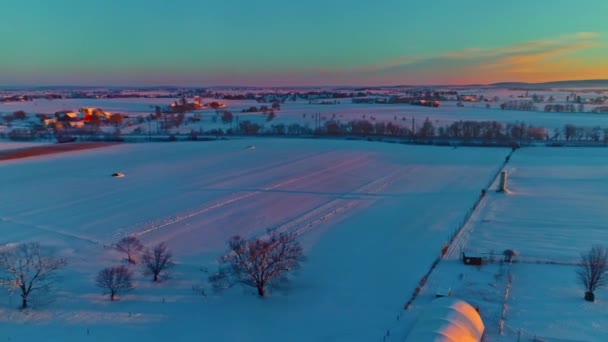 Widok Lotu Ptaka Wiejskie Pola Uprawne Wczesnym Porannym Śniegu Podczas — Wideo stockowe