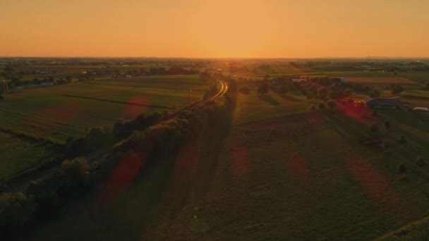 Letecký Pohled Amišské Farmy Pole Během Zlaté Hodiny Pozdního Letního — Stock video