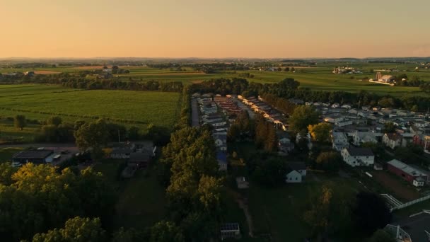 Uma Vista Aérea Das Fazendas Dos Campos Amish Durante Hora — Vídeo de Stock