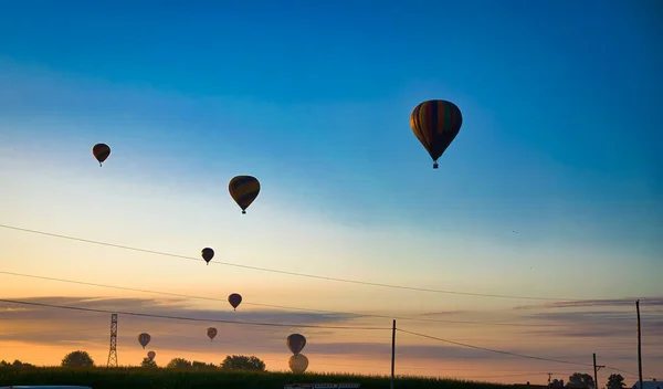 View of Many Hot Air Balloons Getting Ready to Take Off — Foto Stock