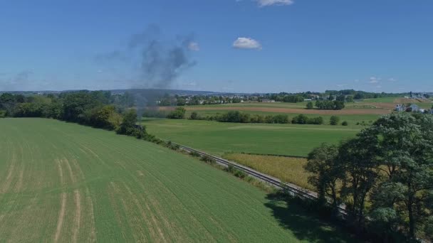 Drone View Steam Engine Rounding Curve Thru Farmlands Slow Motion — Vídeo de Stock