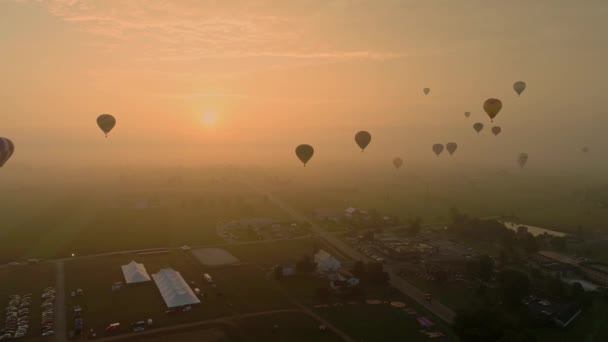 Drone View Multiple Hot Air Balloons Getting Ready Launch Foggy — Vídeo de stock