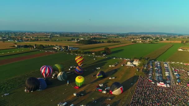 Drone View Multiple Hot Air Balloon Launches Balloon Festival Sunny — Αρχείο Βίντεο