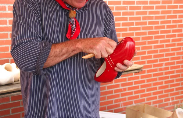 Houten schoenen maken — Stockfoto