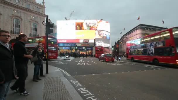 Piccadilly Circus in London, Großbritannien — Stockvideo