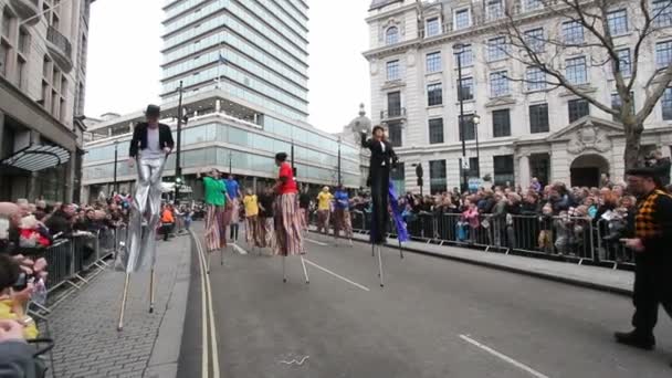 Desfile de Año Nuevo en Londres, Reino Unido — Vídeos de Stock