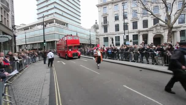 Desfile de Año Nuevo en Londres, Reino Unido — Vídeos de Stock