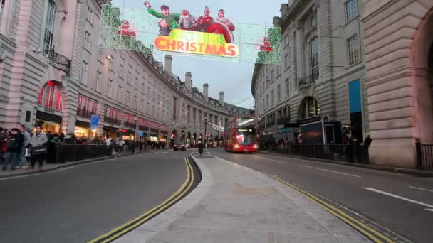 Regent street in Londen met Kerstmis — Stockvideo