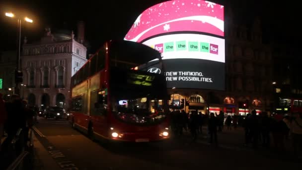 Piccadilly Circus en Londres — Vídeo de stock