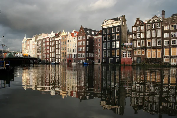 Canal de Amsterdam —  Fotos de Stock