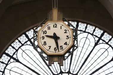tren istasyonu saati