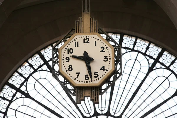 鉄道駅の時計 — ストック写真