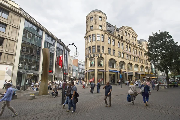 Persone che fanno shopping a Colonia, Germania — Foto Stock