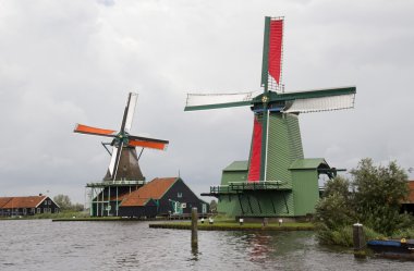 amsterdam yakınındaki yel değirmenleri