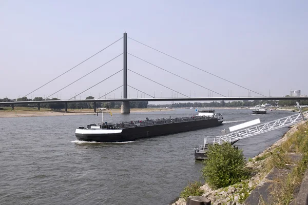 Puente Oberkasseler en Düsseldorf — Foto de Stock