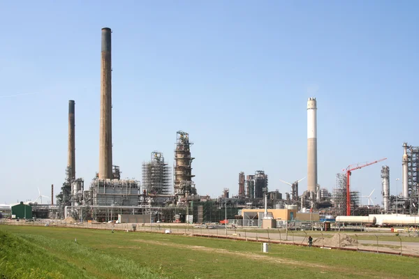 Refinaria de petróleo — Fotografia de Stock