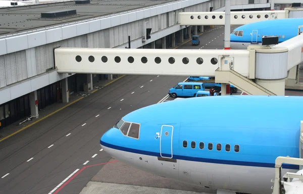 飛行場で航空機 — ストック写真