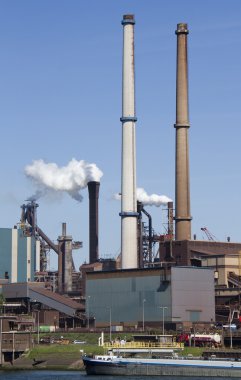 Sigara bacaları ile sanayi