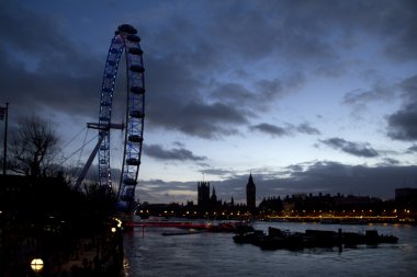 Londra 'daki Thames Nehri
