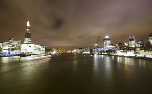 De Theems bij nacht — Stockfoto