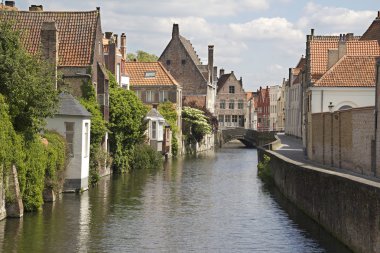 Bruges içinde kanal